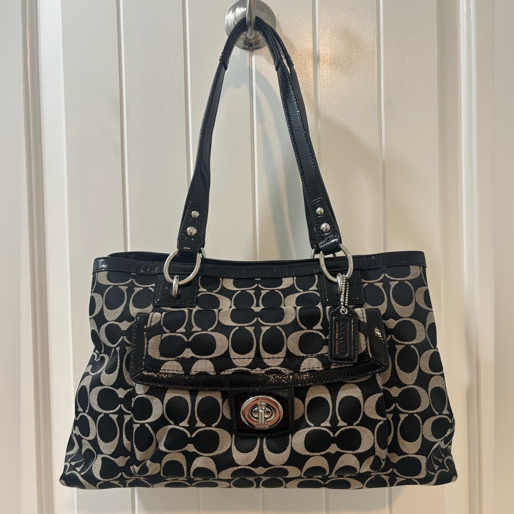 Coach Penelope Signature Satchel Handbag s
Style F19043 Turn Lock Black & White